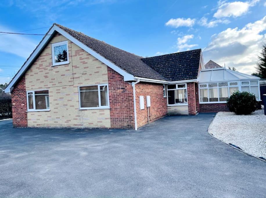 5-Bedroom Cottage In Healing, Grimsby Экстерьер фото